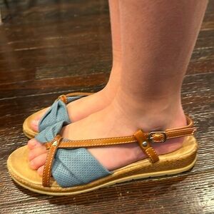 Adorable sandals! Clara Barson. Women’s size 8/39